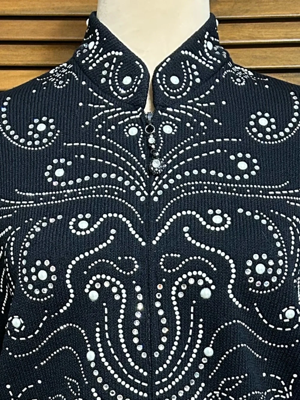 St. John Evening Black Pearl & Crystal Embellished Zip-up Knit Jacket Size 12 - Picture 2 of 11